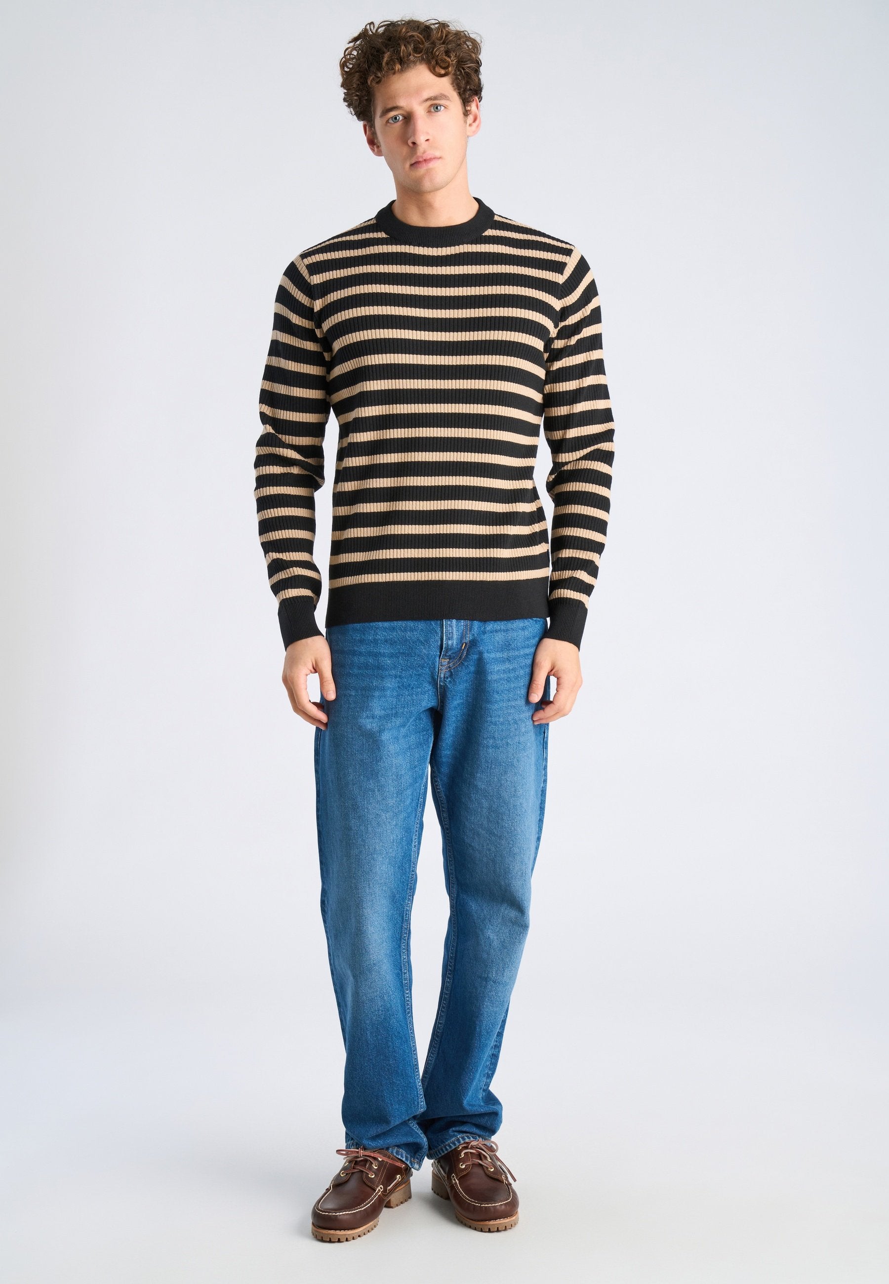 CREW NECK Media 2