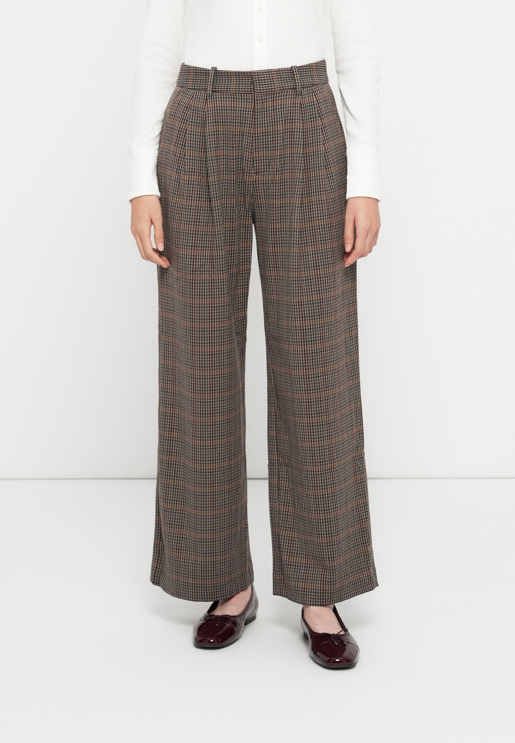 GAP WIDE LEG