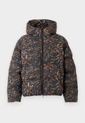 Daunenjacke mit Kapuze, schwarzer Stoff mit einem komplizierten Muster aus bunten Insekten, Reißverschluss und strukturiertem Steppdesign.