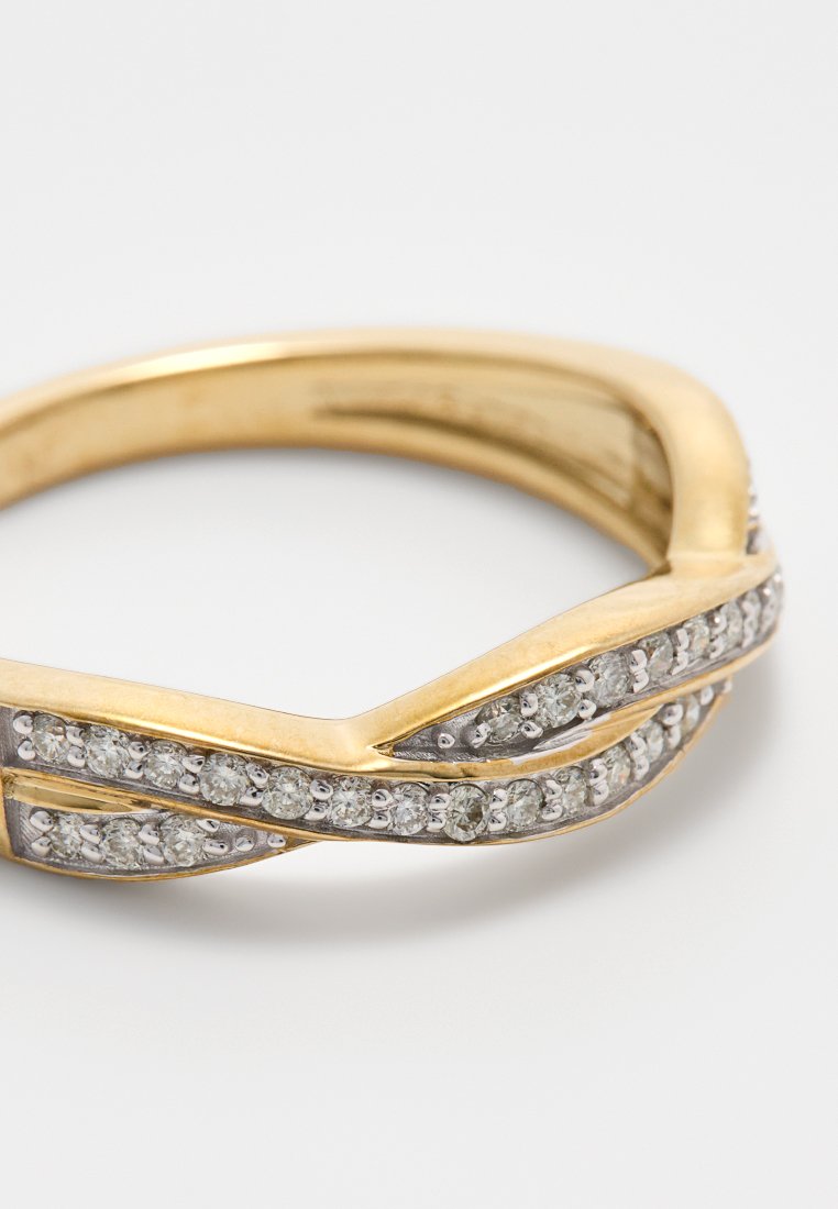 Revoni  0.27 CT DIAMOND