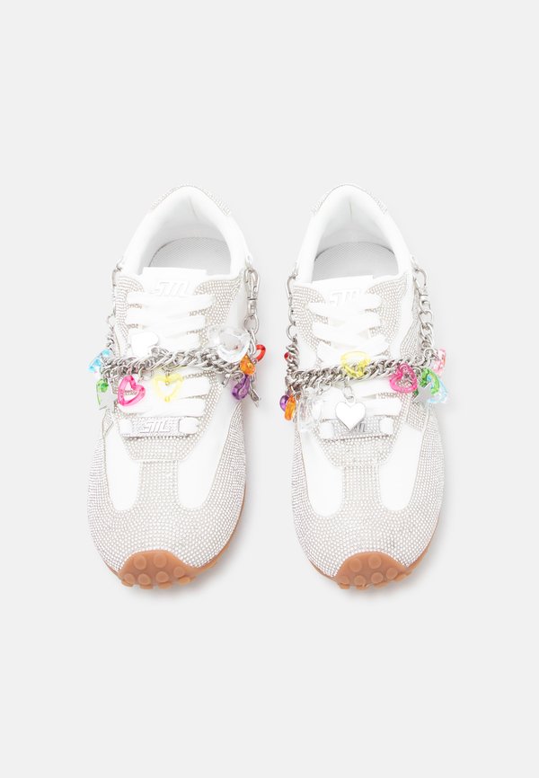 Steve Madden CAMEOS
