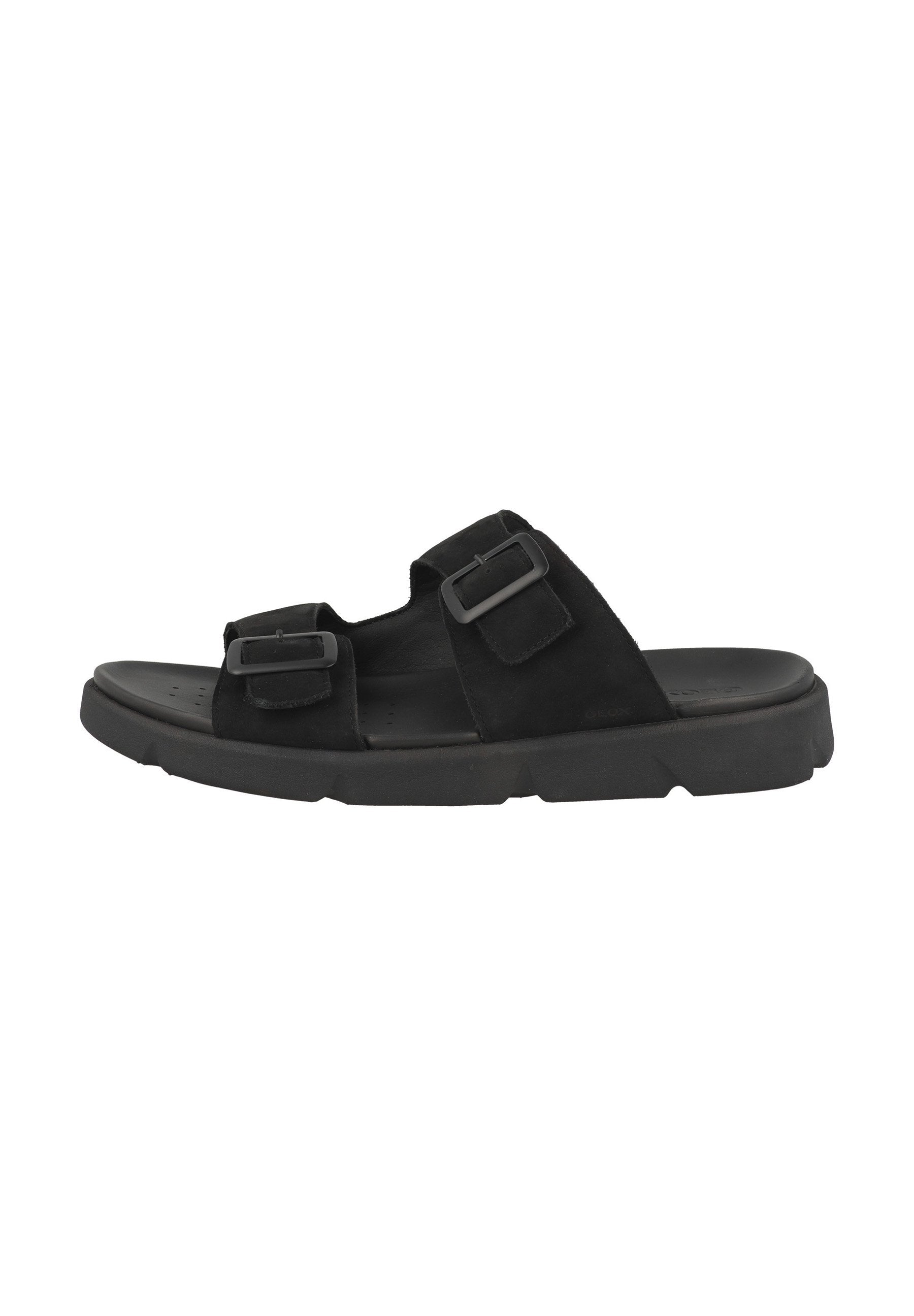 Schwarze Wildleder-Slidesandalen mit zwei verstellbaren Schnallen, flacher Gummisohle und perforiertem Fußbett für Atmungsaktivität.