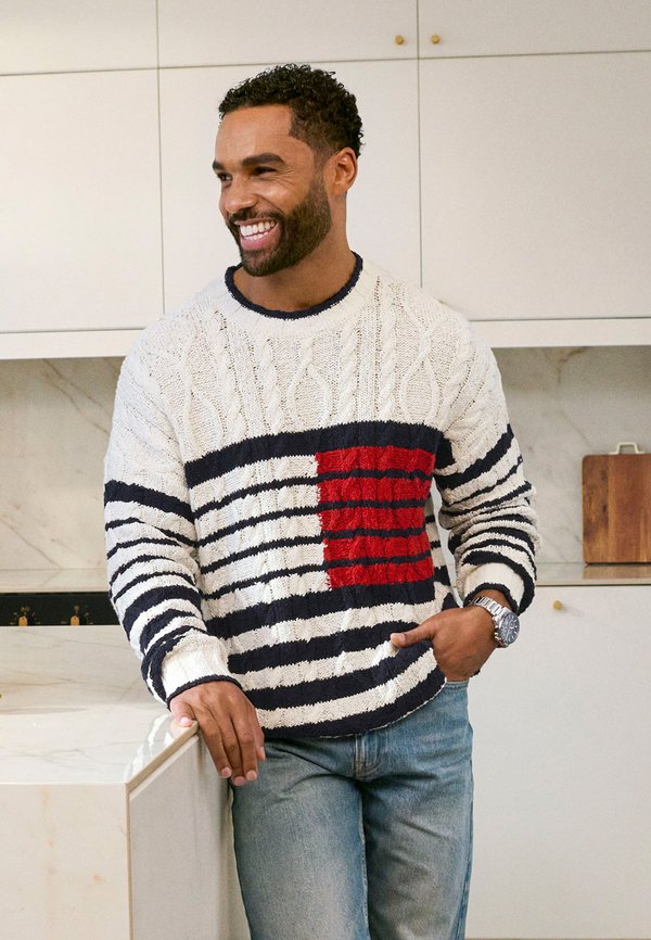 Tommy Hilfiger CABLE KNIT BRETON STRIPE FLAG JUMPER - Jumper - ivory petal/desert sky/medium red