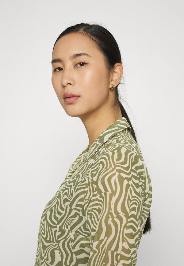 Abercrombie & Fitch ONE CLOSURE SHEER