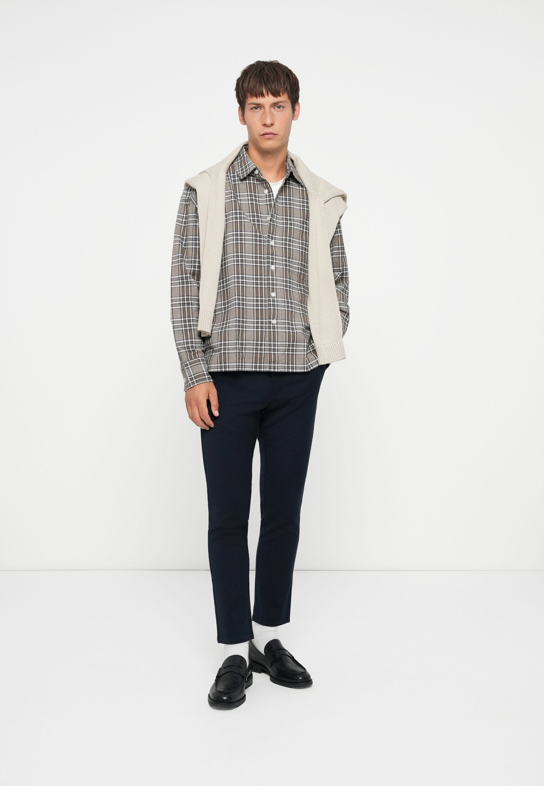Chino ONSAIDEN Regular Fit Media 2