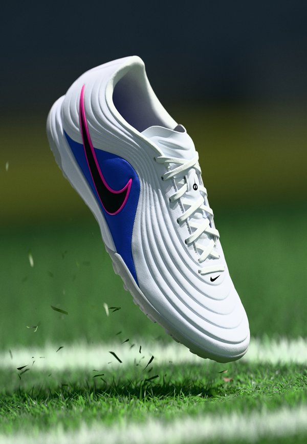 Nike Performance TIEMPO MAESTRO ACADEMY TF UNISEX - Turf football boots - white/black/racer blue/pink blast