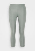 Helle grüne, kürzere Leggings aus dehnbarem Material. Sie verfügen über einen hohen Bund und eine glatte, strukturierte Oberfläche ohne sichtbare Muster.