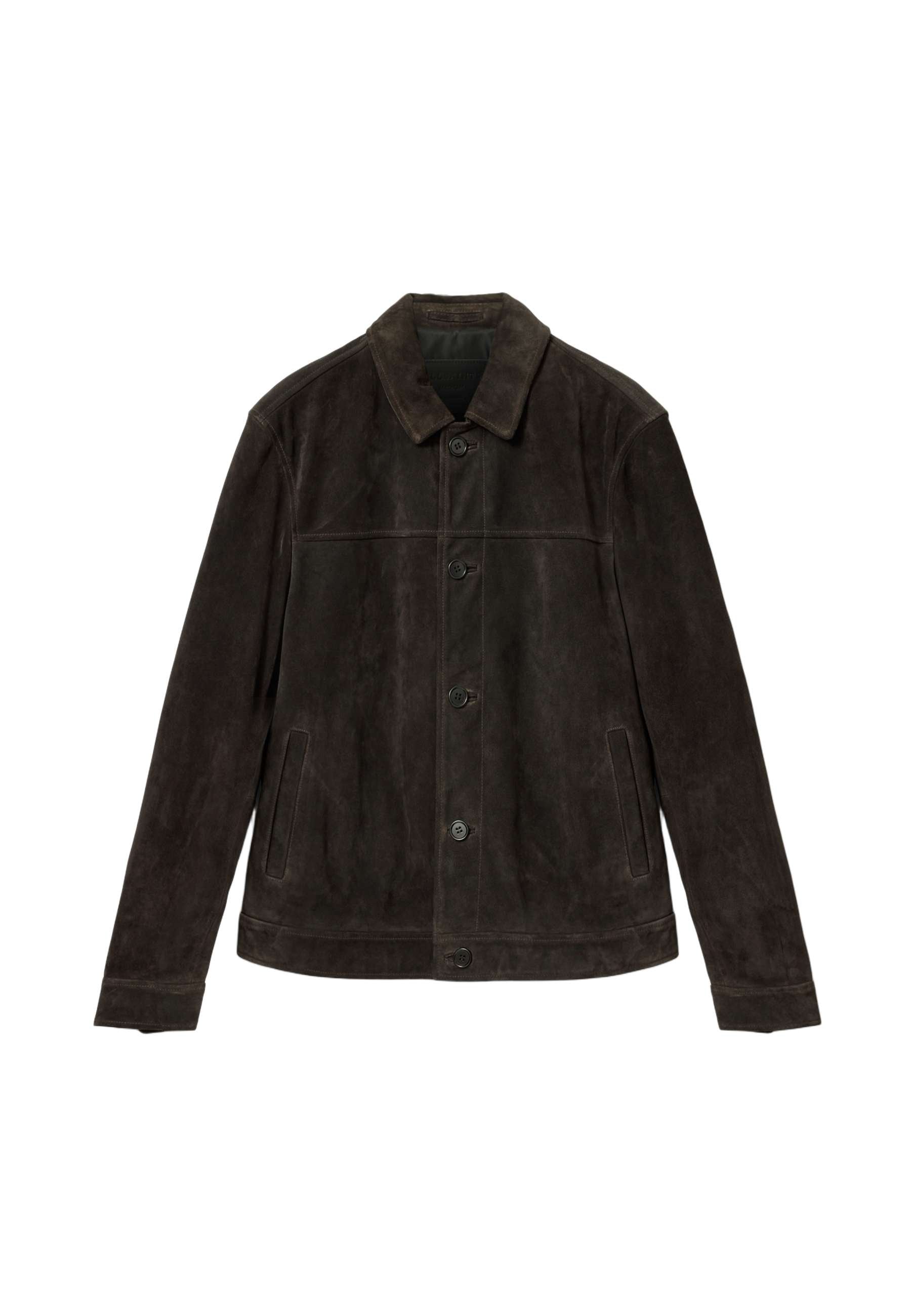 Dunkelbraune Velourslederjacke mit Knopfleiste vorne, langen Ärmeln, Kragen und zwei vertikalen Seitentaschen vor weißem Hintergrund.