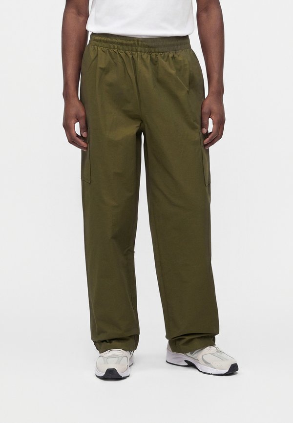 New Balance WOVEN CARGO PANT - Cargo trousers - wakame