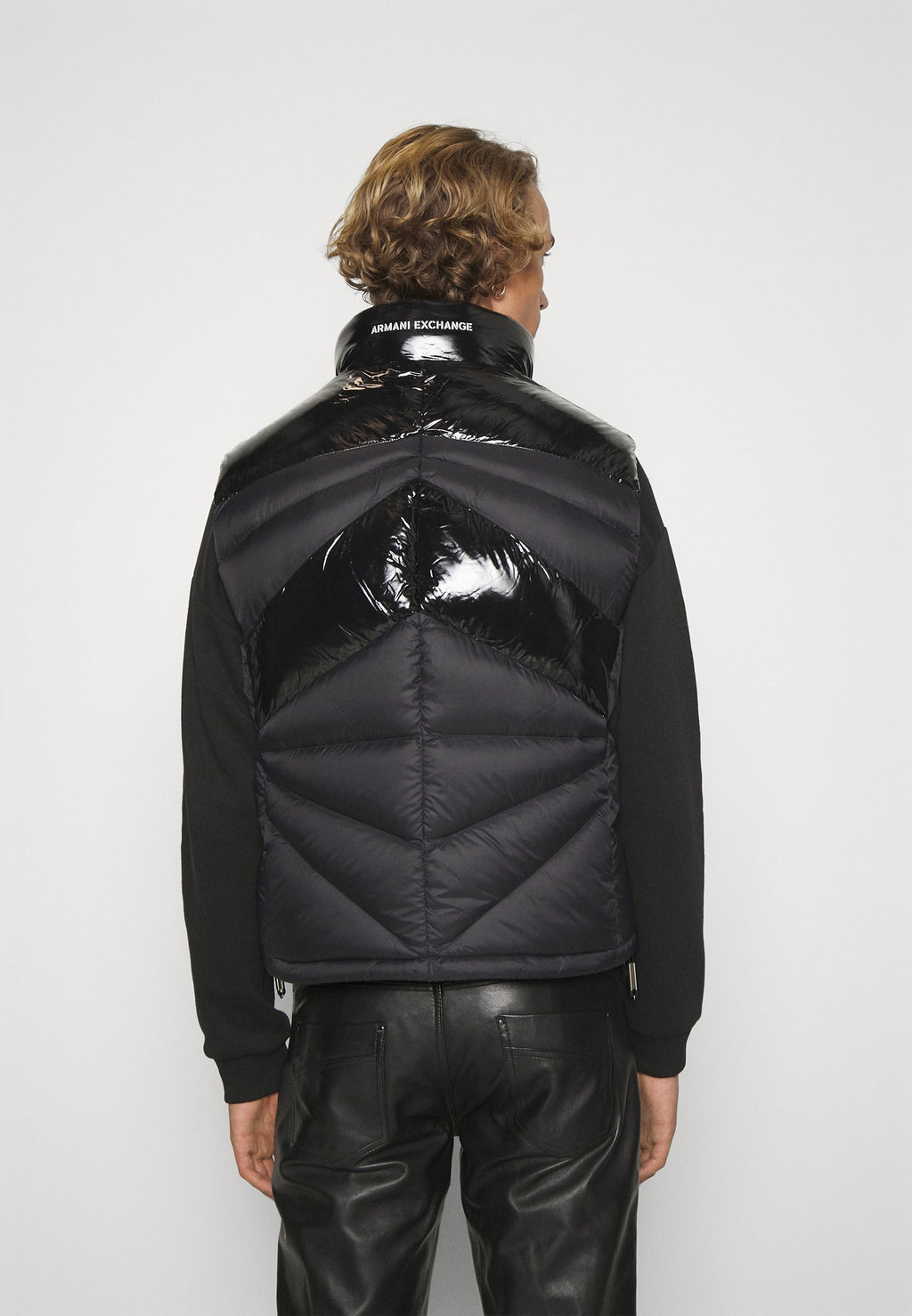 Armani Exchange Weste Media 4