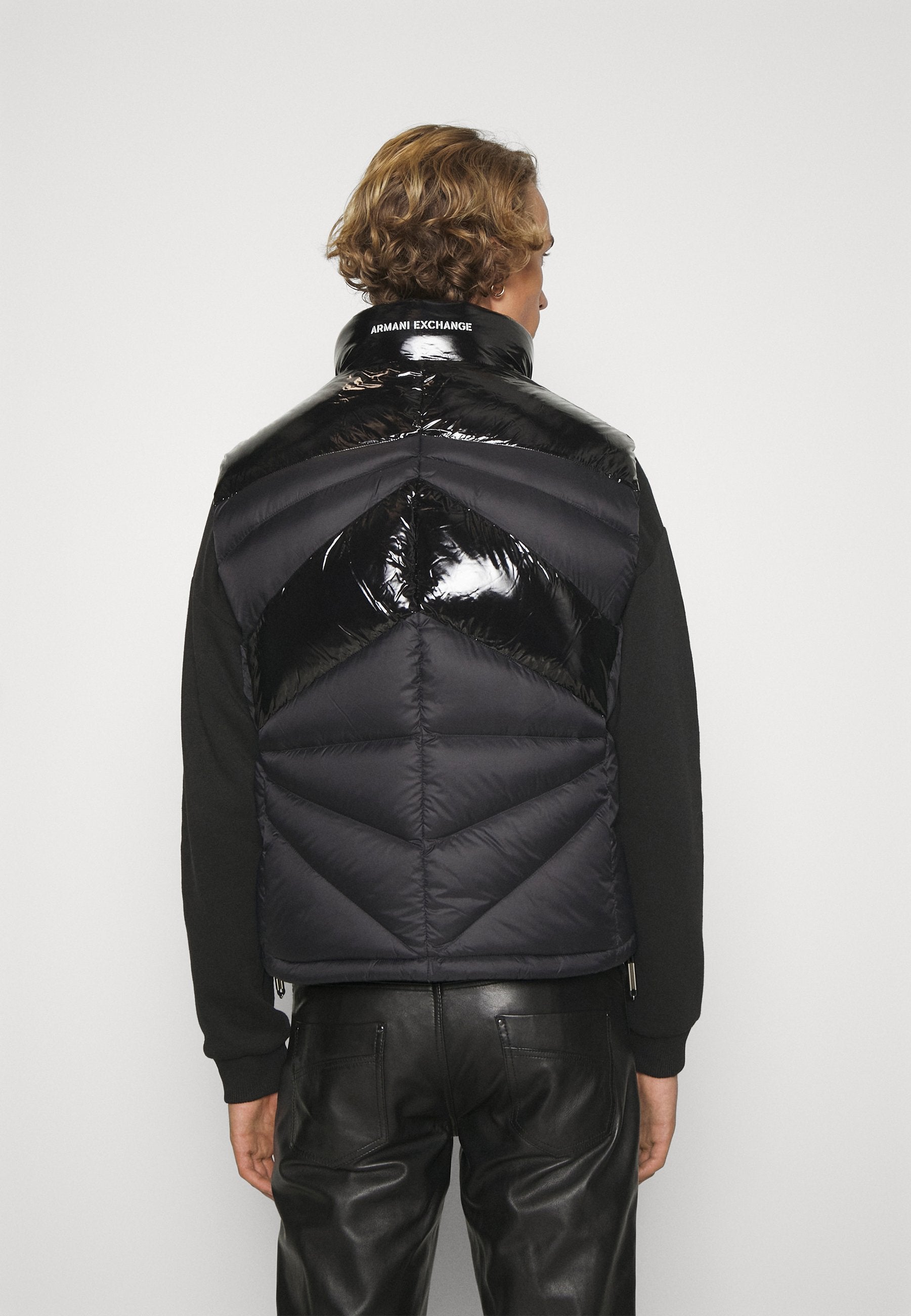 Armani Exchange Weste Media 4