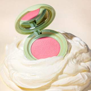 Blush Cream Pistachio Cream Delight C02 Strawberries & Cream CATRICE