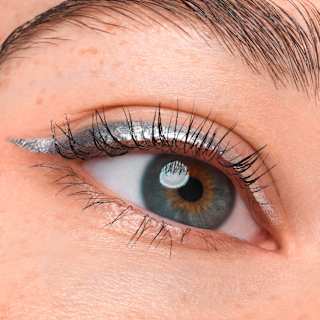 Eyeliner Space Glam Liquid Effect 010 Moonstone Metallic CATRICE