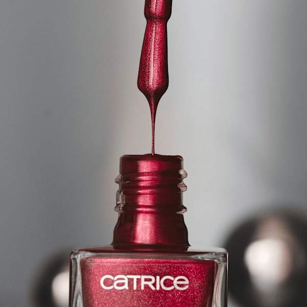 Nagellack Bold Magnetic 010 Love At First Pull CATRICE