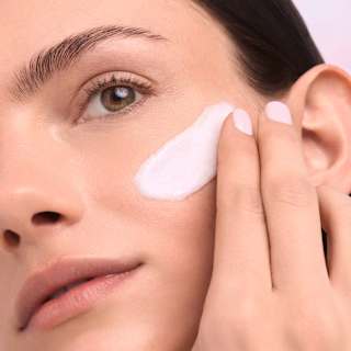 Primer Flawless Fusion Dual-Phase 010 Smooth Radiance, LSF 25 CATRICE