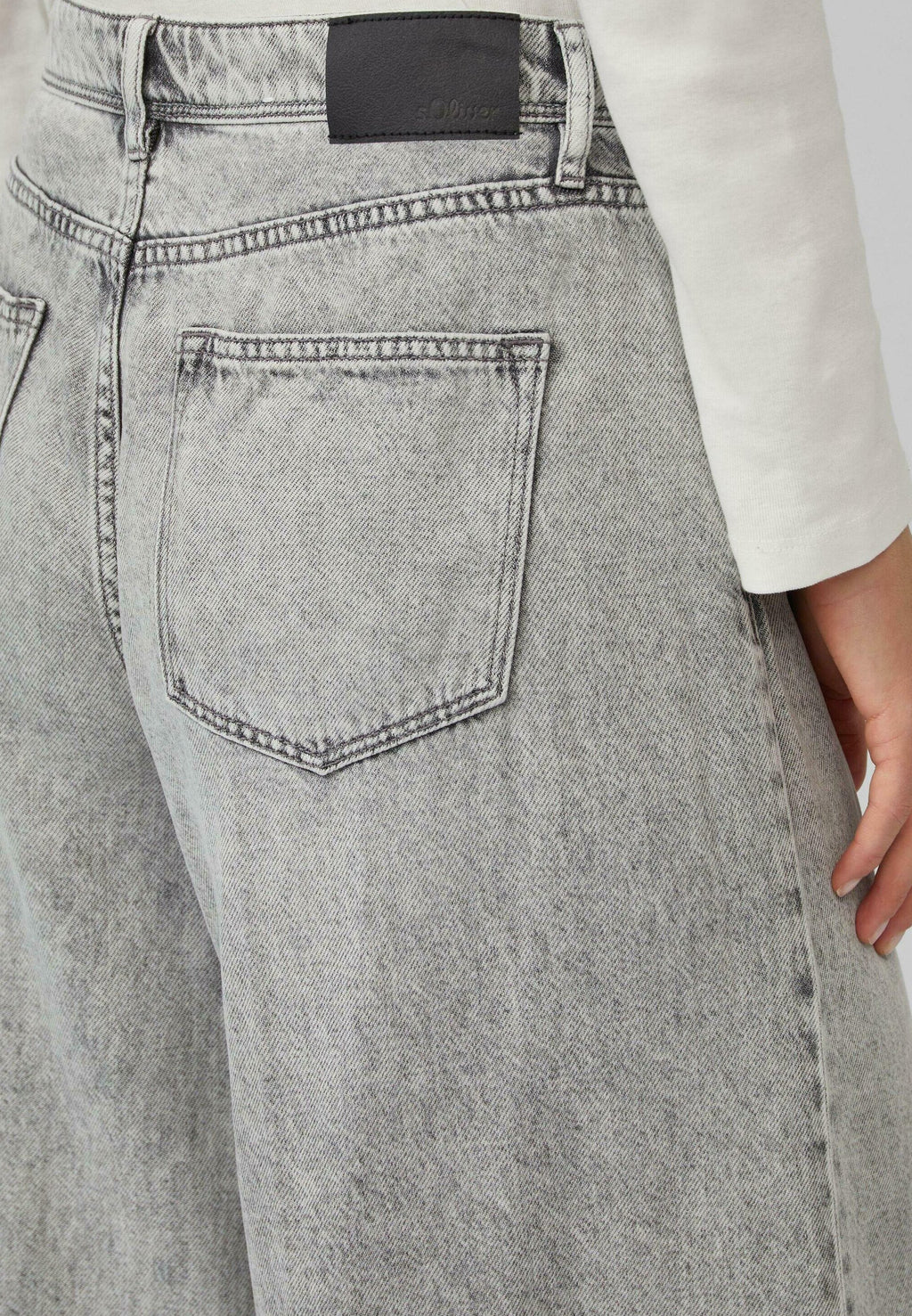 s.Oliver Flared Jeans Media 6