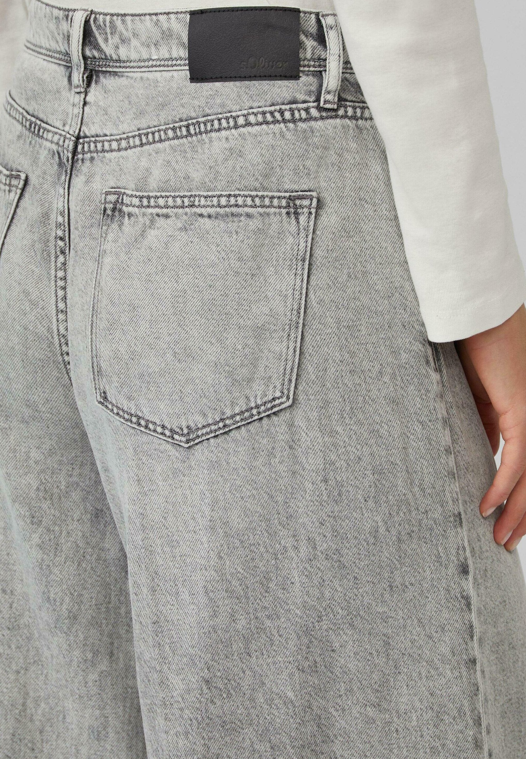 s.Oliver Flared Jeans Media 6