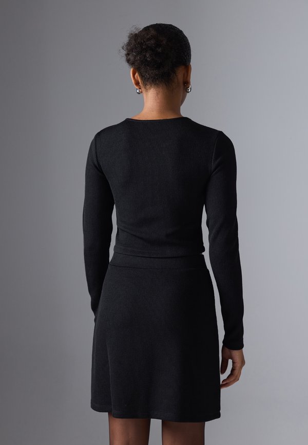 Even&Odd LONG SLEEVED TOP WITH PEARLS