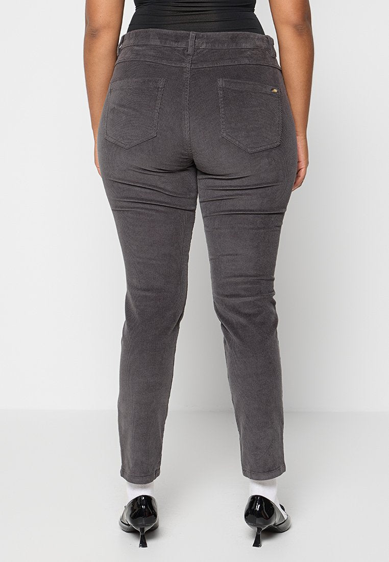SLIM FIT Media 3