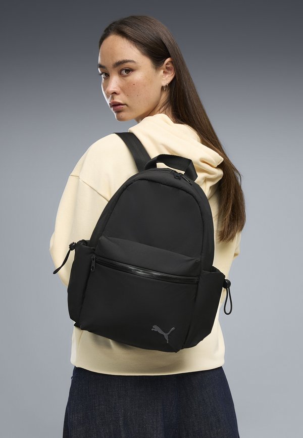 Puma HER 13 L KLEINER RUCKSACK - Rucksack - black