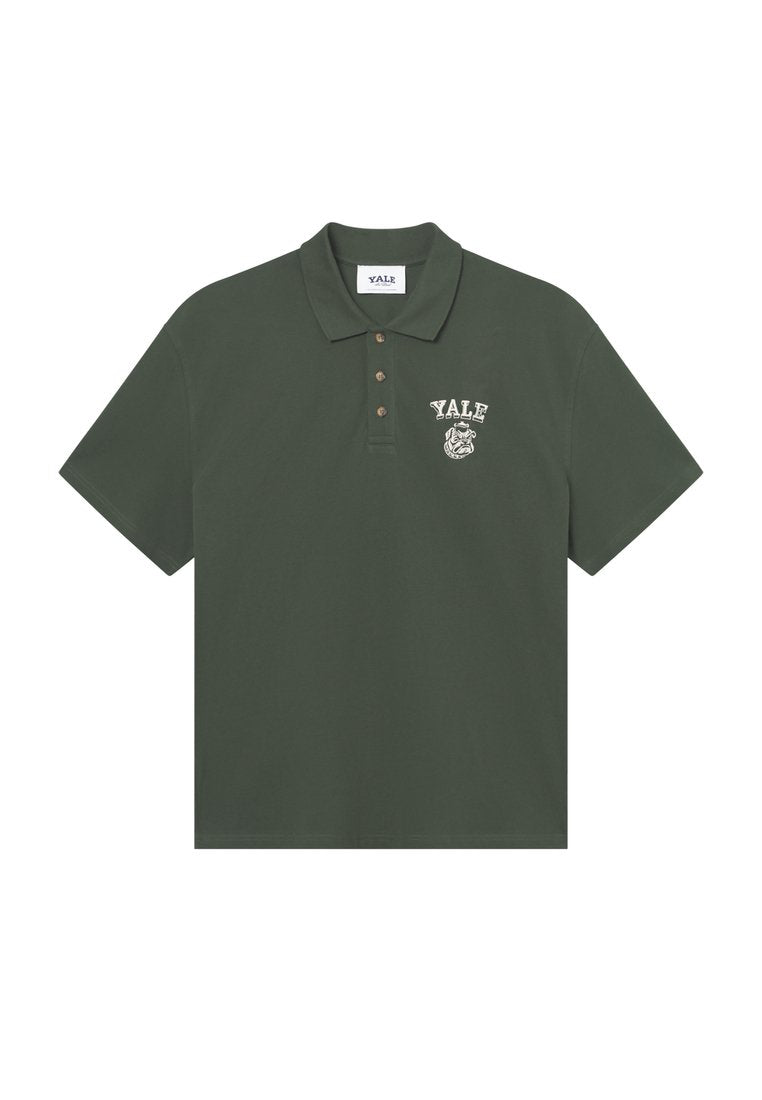 Dunkelgrünes Poloshirt aus Baumwolle mit kurzen Ärmeln, Drei-Knopf-Leiste und gesticktem "Yale"-Logo auf der linken Brust.