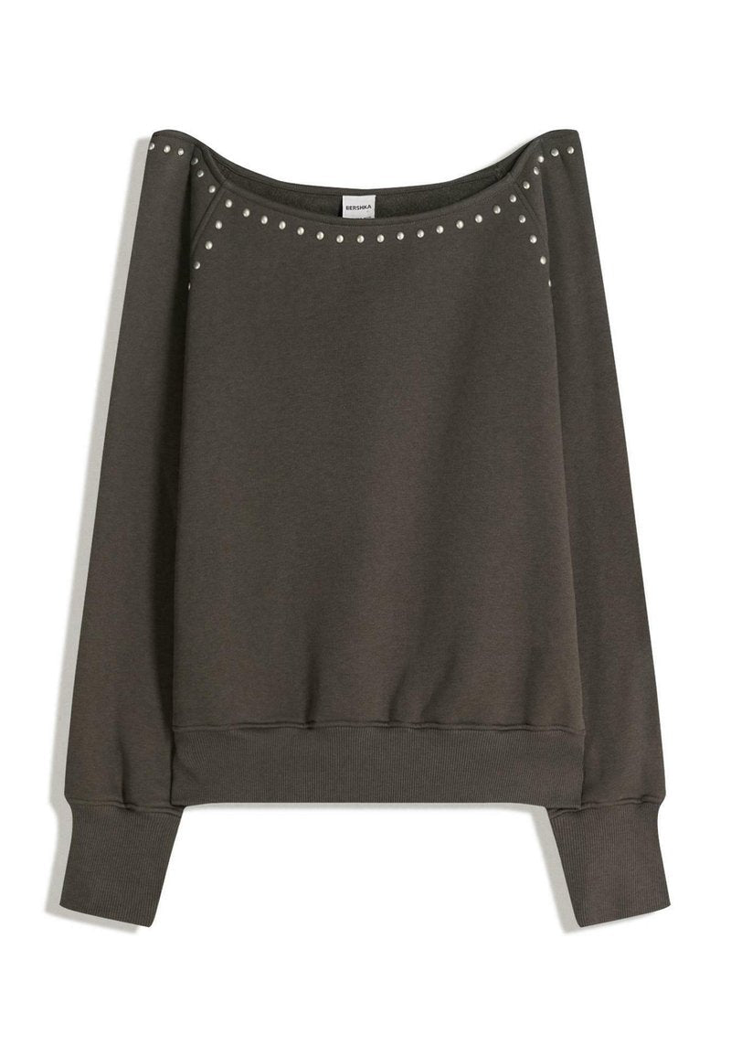 ASYMMETRIC STUD  Media 1