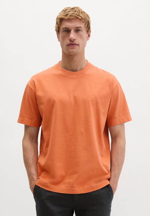 Marc O'Polo T-SHIRT, SHORT SLEEVE, RIBBED NECKTRIMMING, NEW SEASONAL ARTWORK