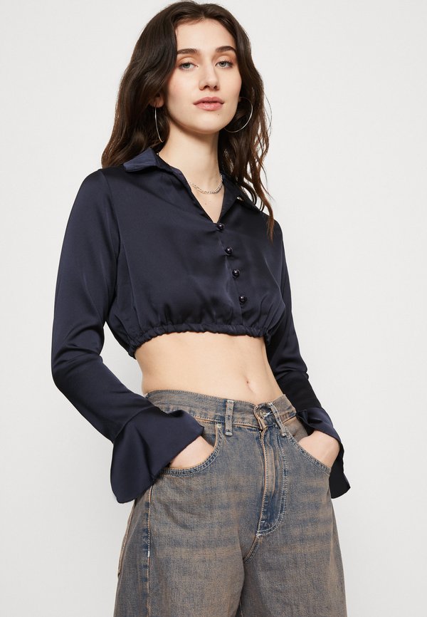 WAL G. LIZA BUTTON CROP