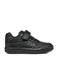 Schwarze Turnschuhe mit einer Kombination aus glattem Leder und Mesh-Stoff, im Low-Top-Design, Schnürung vorne mit einem Klettverschluss und einer strukturierten Gummisohle.