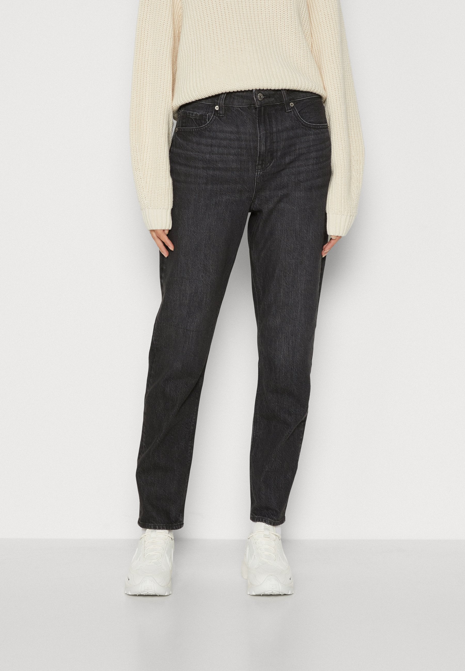 American Eagle MOM JEANS