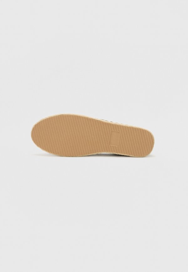 Pier One by Zalando