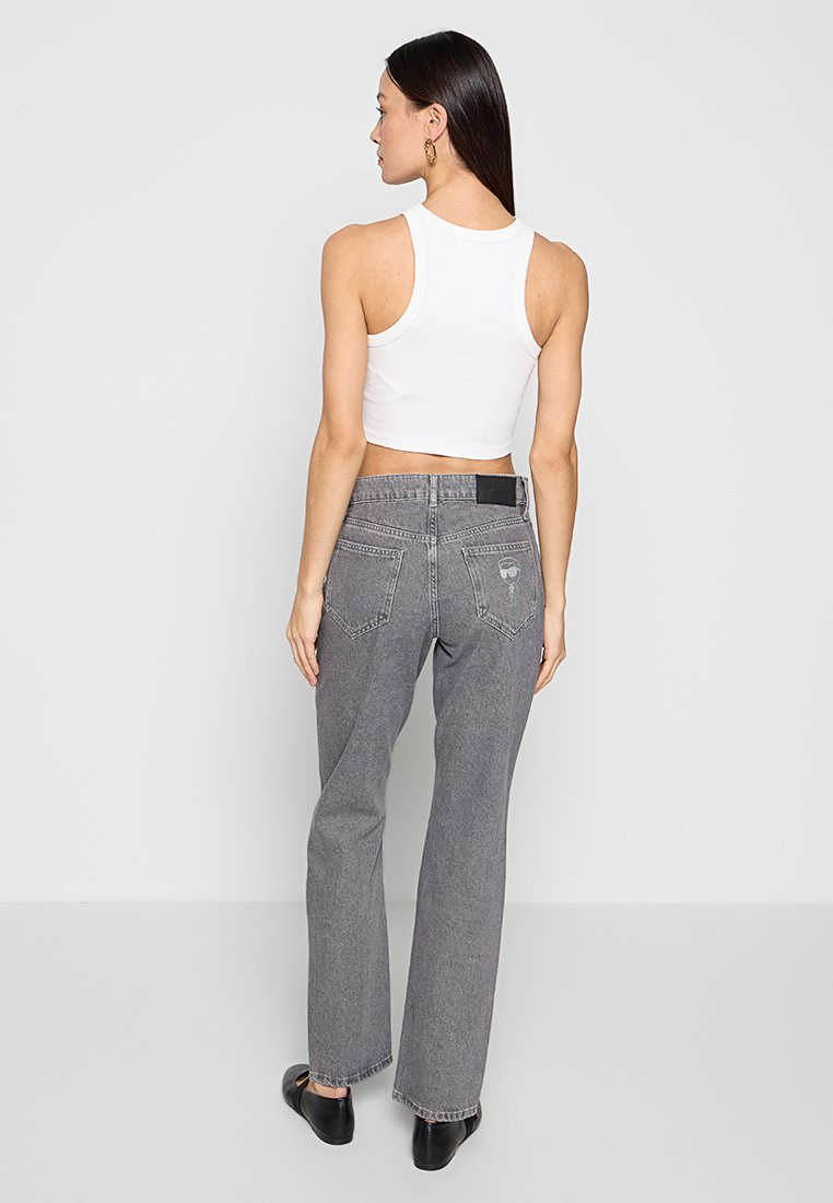 REGULAR FIT  Media 3