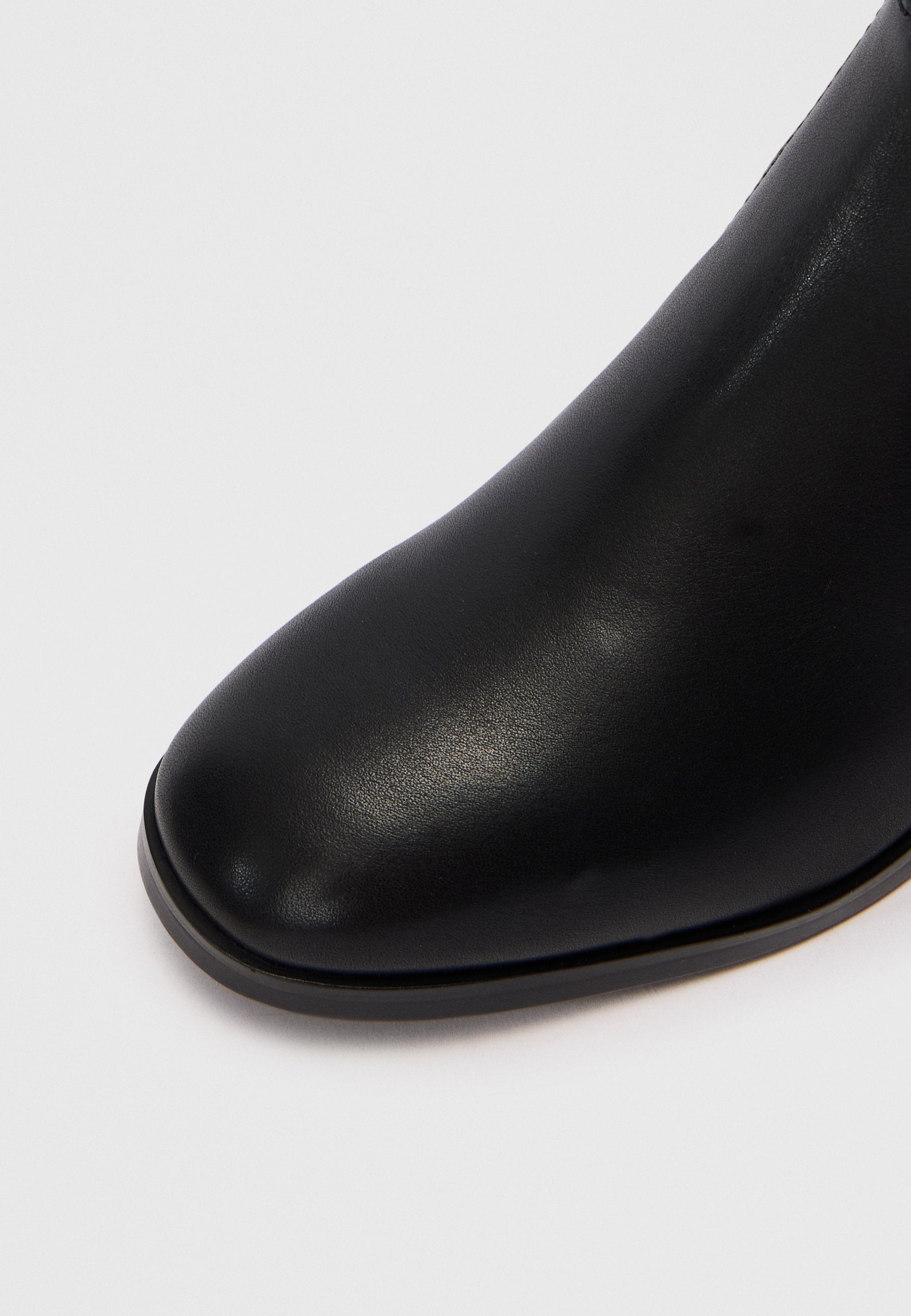 STRETCH BOOTIE Media 5