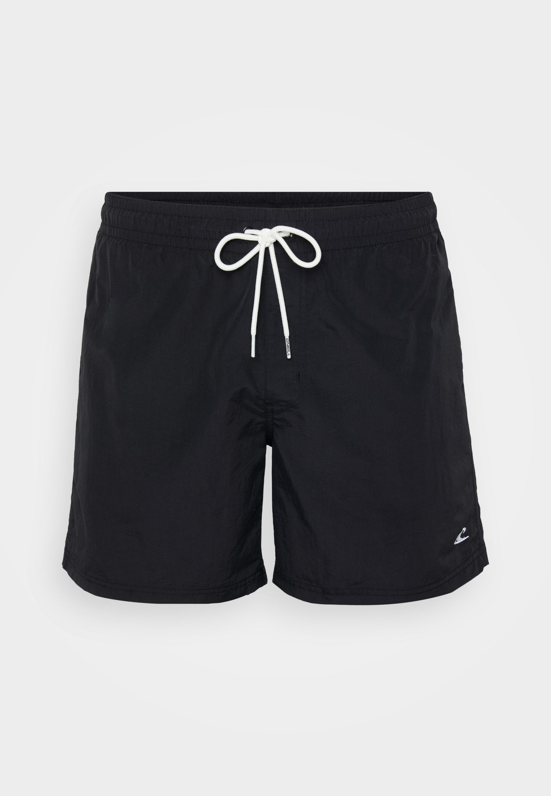 Schwarze Badeshorts mit strukturiertem Finish, elastischem Bund und weißem Kordelzug. Mit einem Logo-Akzent auf der unteren linken Seite.