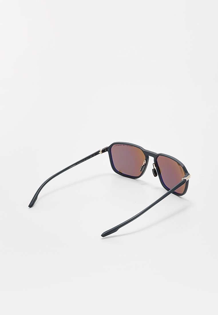 Porsche Design P8961