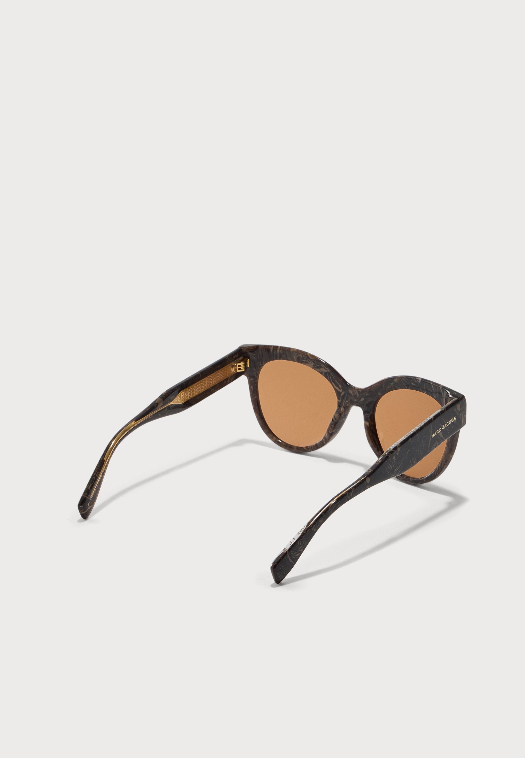 MARC JACOBS