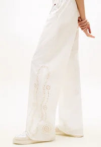 Tommy Jeans BRODERIE ANGLAISE DRAWSTRING TROUSERS WITH LINEN - Trousers - ancient white