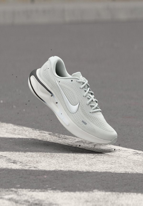 Nike Performance JOURNEY RUN - Road running shoes - summit white/metallic silver-coloured/black/white/photon dust