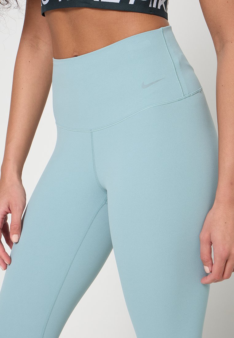 Nike Performance ZENVY