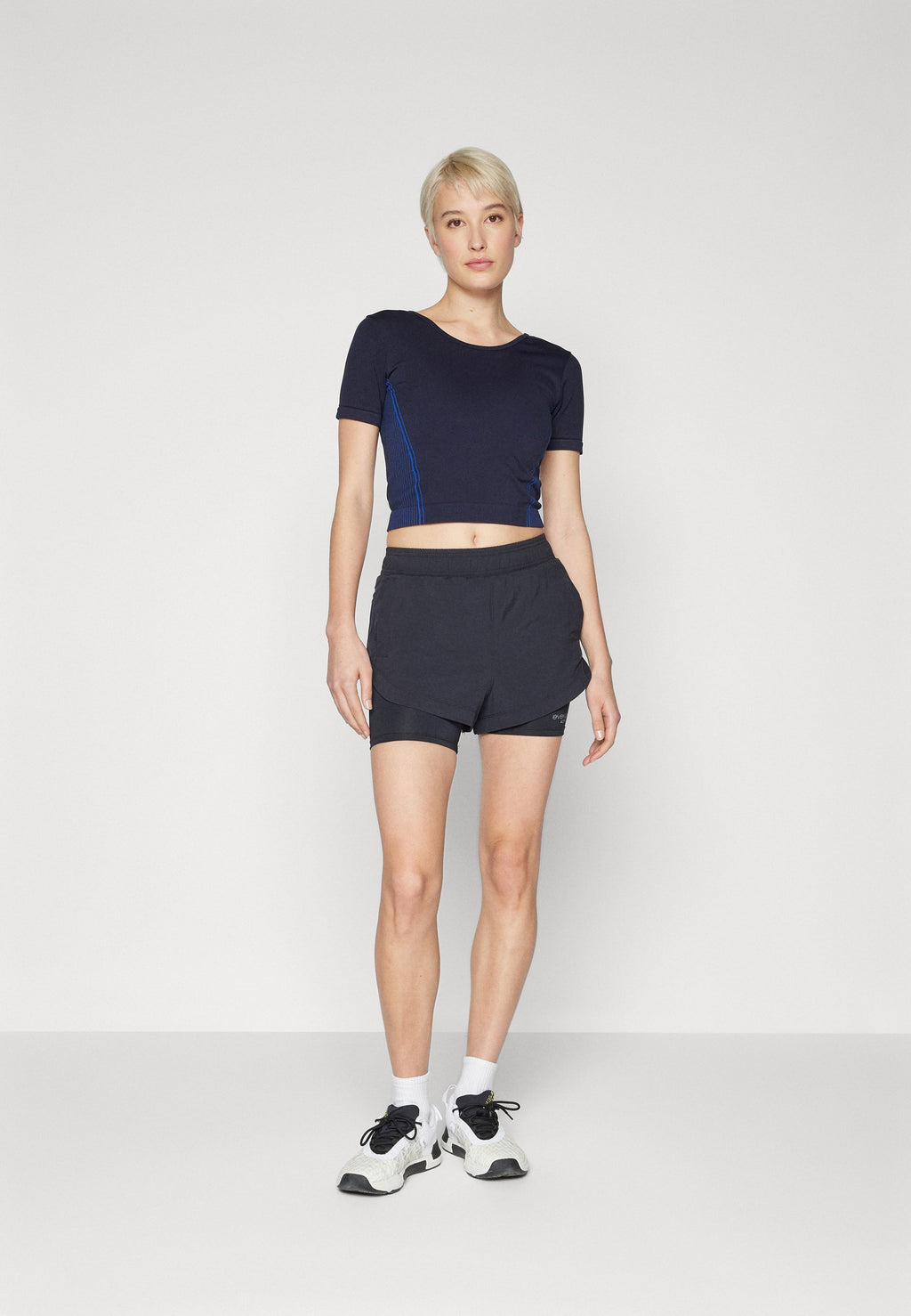 ONLY Play ONPKAY CROP SEAM TOP