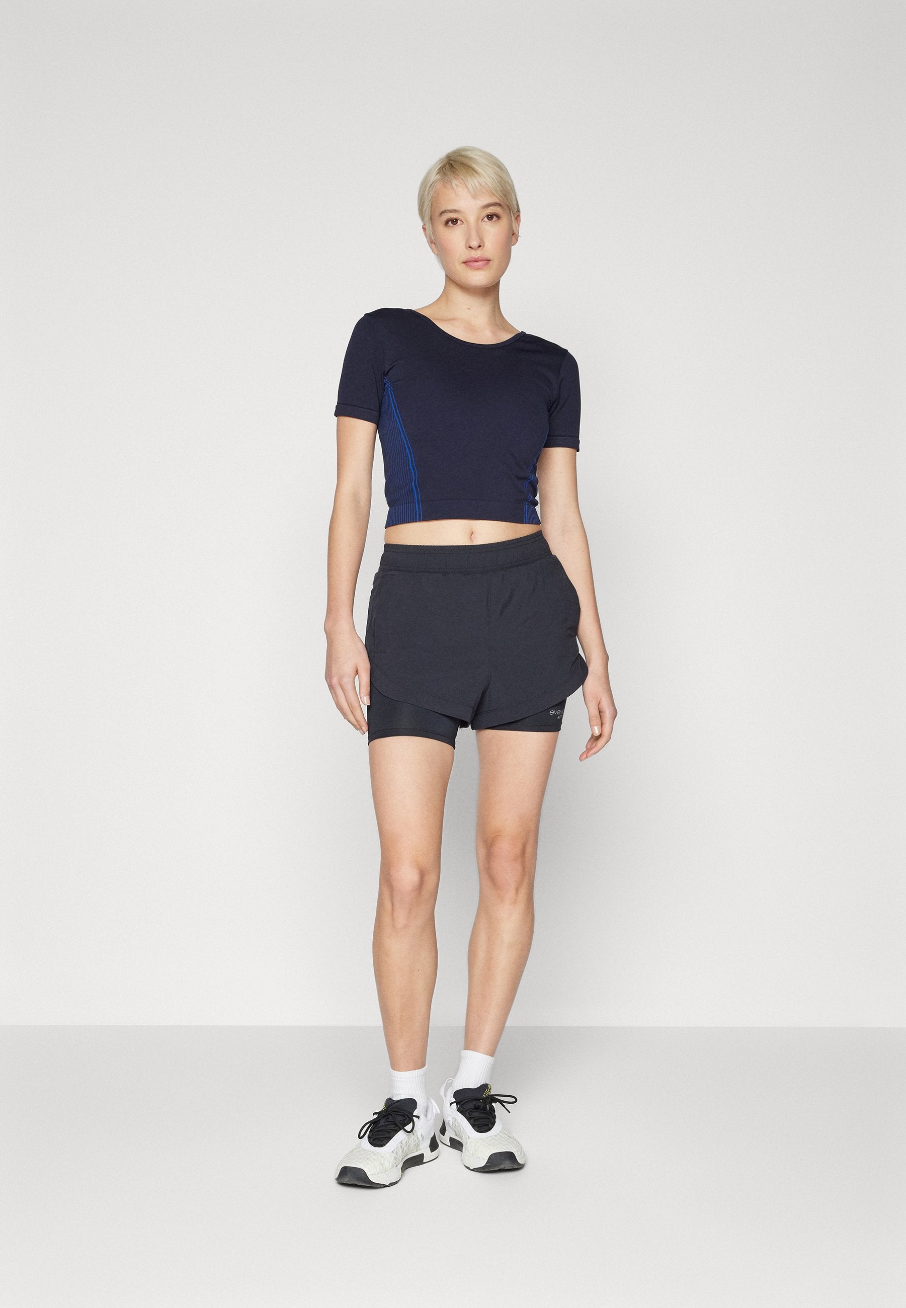 ONLY Play ONPKAY CROP SEAM TOP