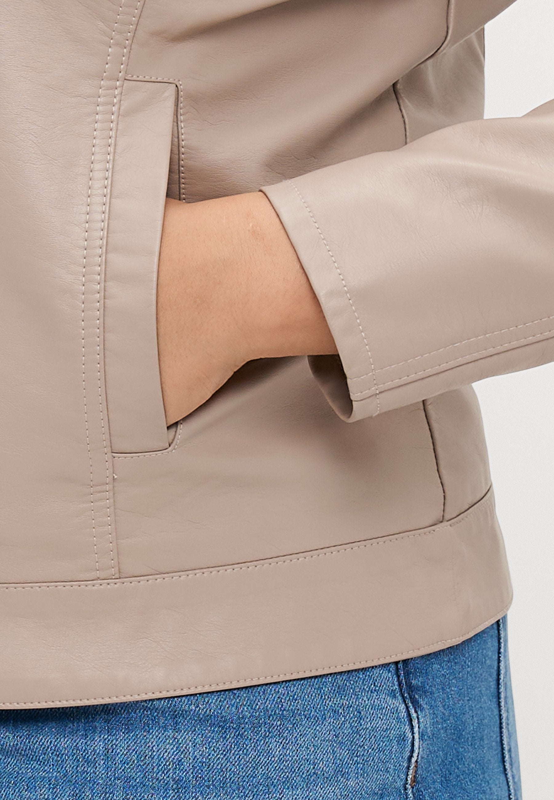 CARROBBER JACKET Media 6