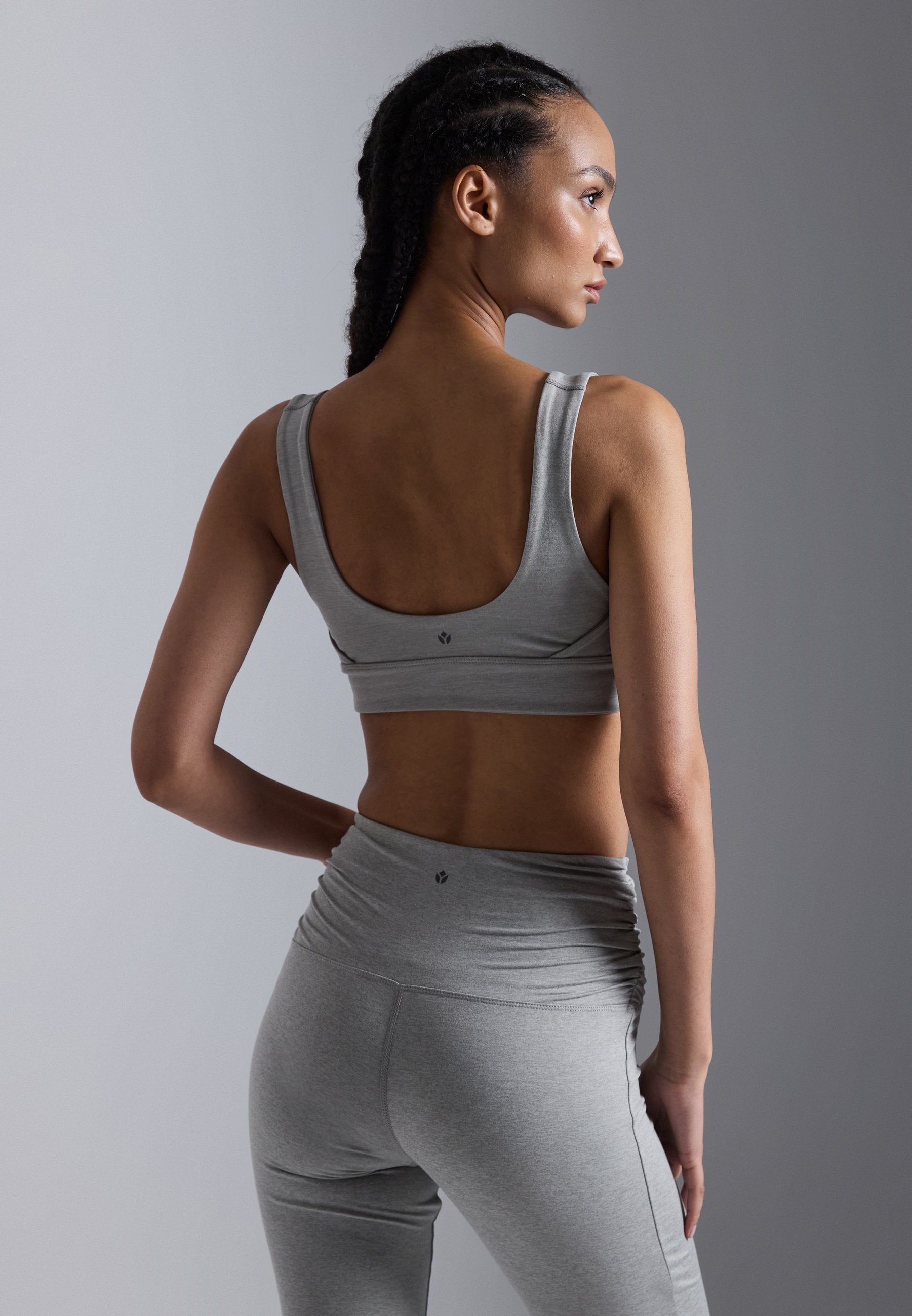 Even&Odd active MEDIUM SUPPORT SPORTS BRA WITH SIDE DETAIL