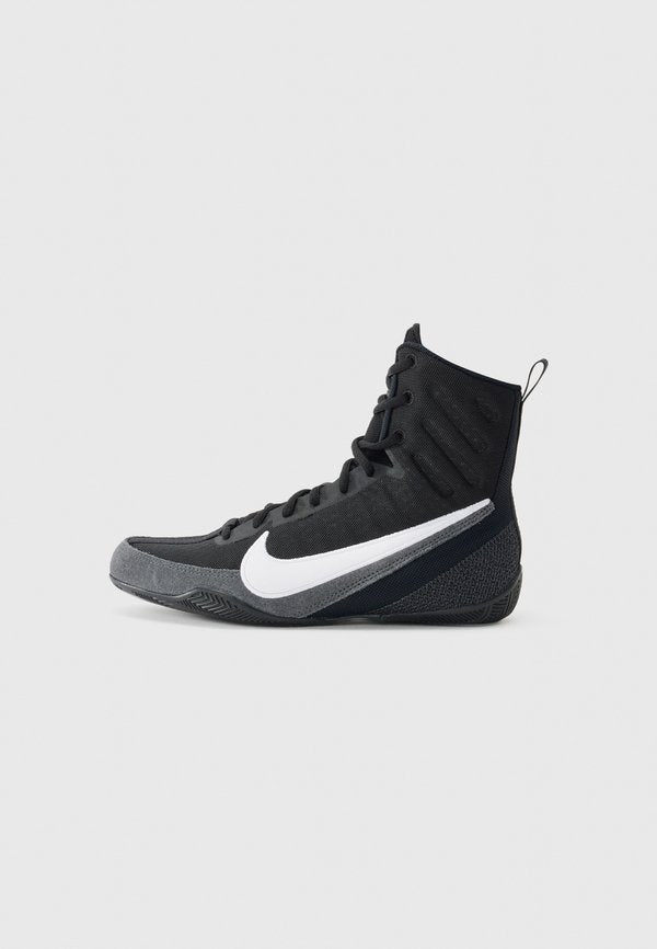 Nike Performance MACHOMAI UNISEX - Training shoe - black/white
