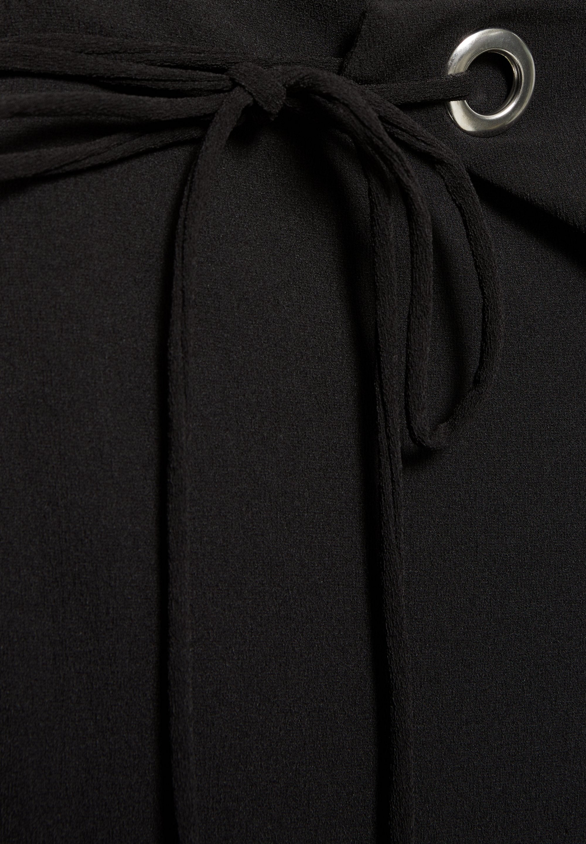 PULL&BEAR FLARED WITH EYELET