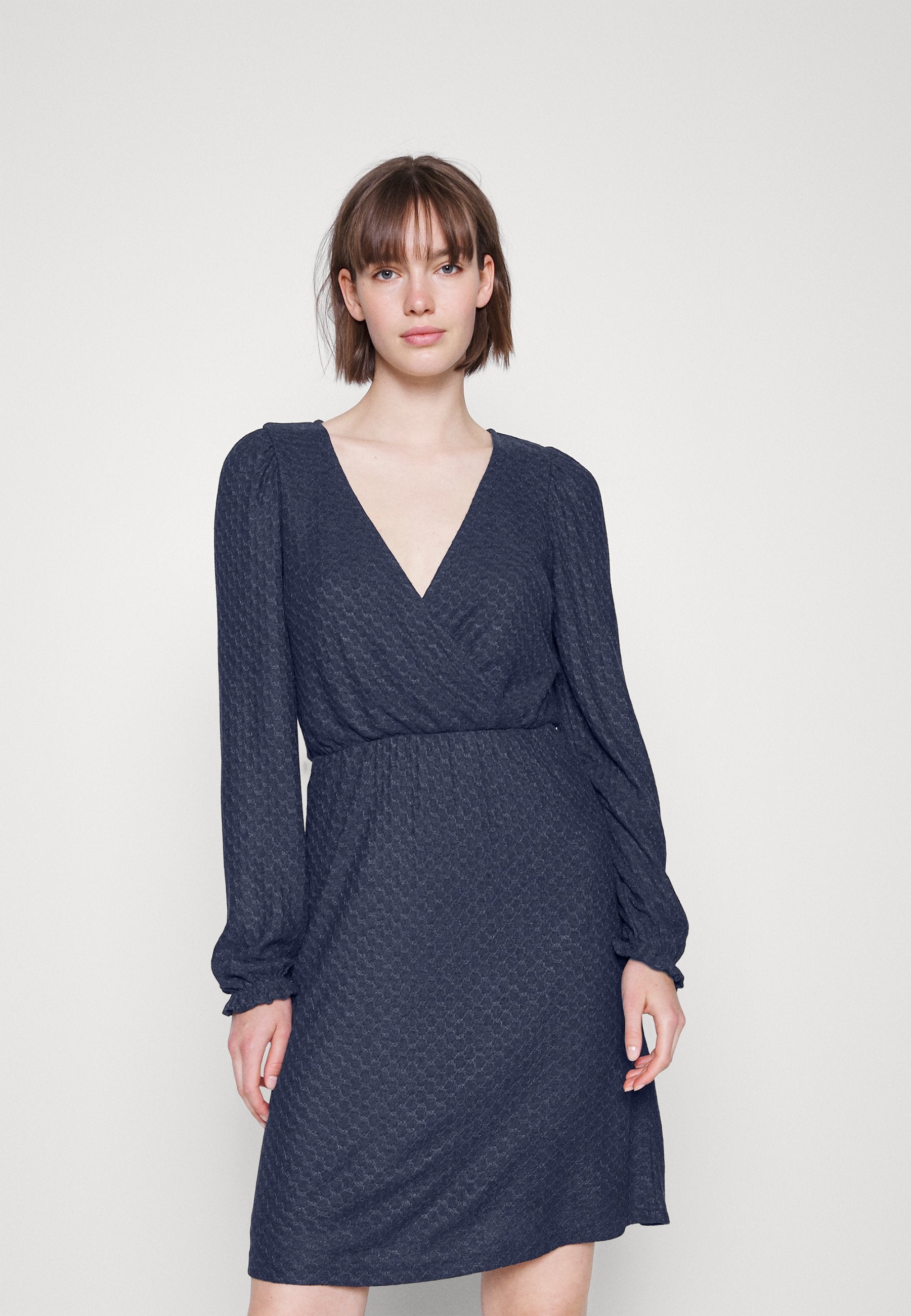 ONLSTEFFIE DRESS Media 3