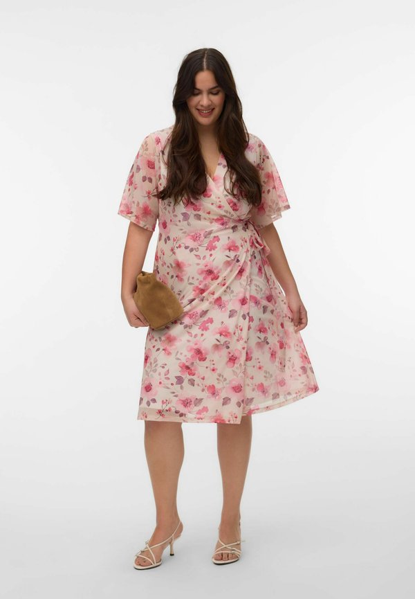 Vero Moda Curve AWCBLAIR Midi - Jersey dress - coconut cream
