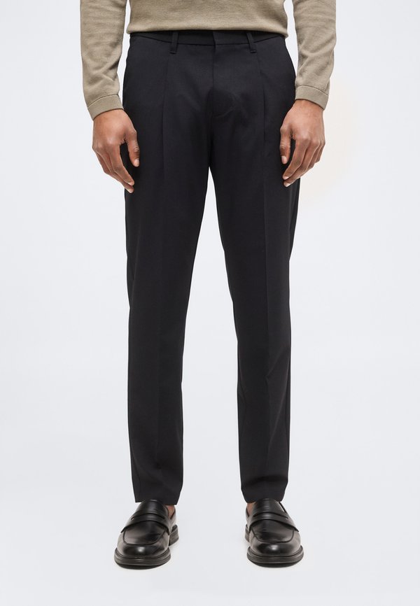 Marc O'Polo MOP X DFB TRAVEL COLLECTION MOROT JOGGER PLEATS DFB