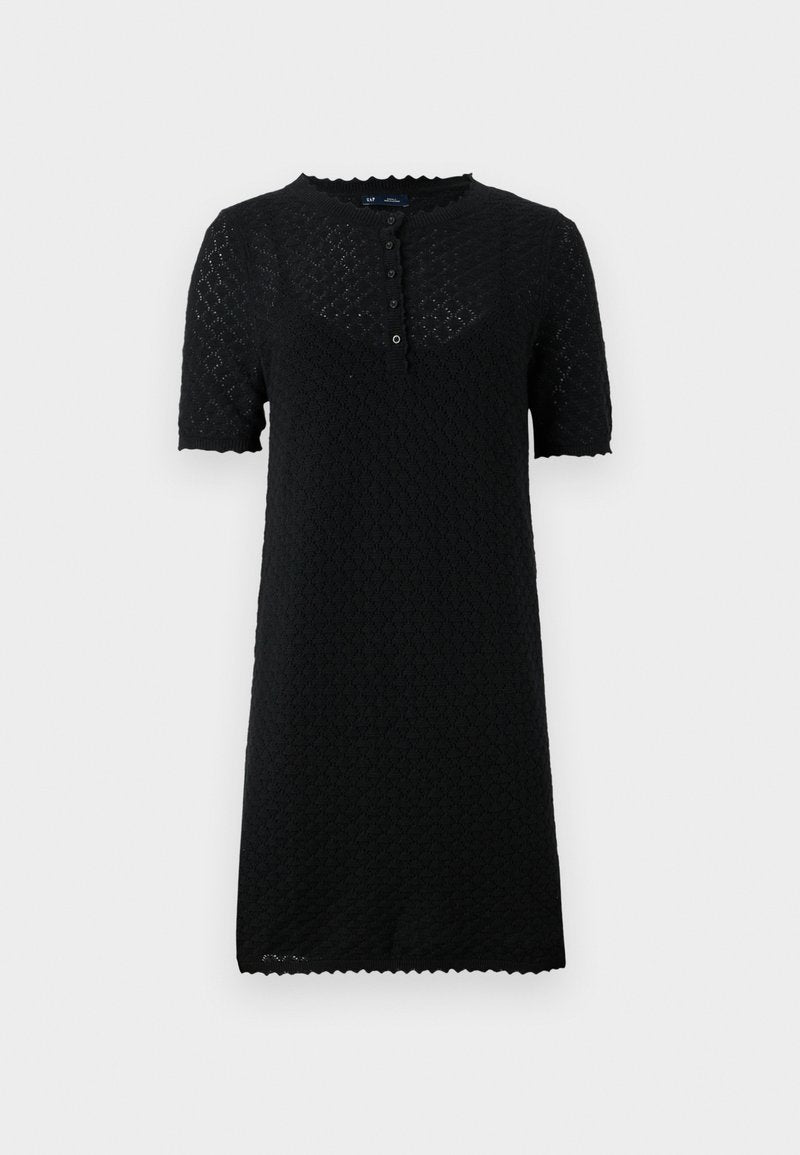 Schwarzes Kurzarmkleid mit strukturiertem Wabenmuster, rundem Ausschnitt mit gewellten Kanten und einer Knopfleiste auf der Vorderseite.