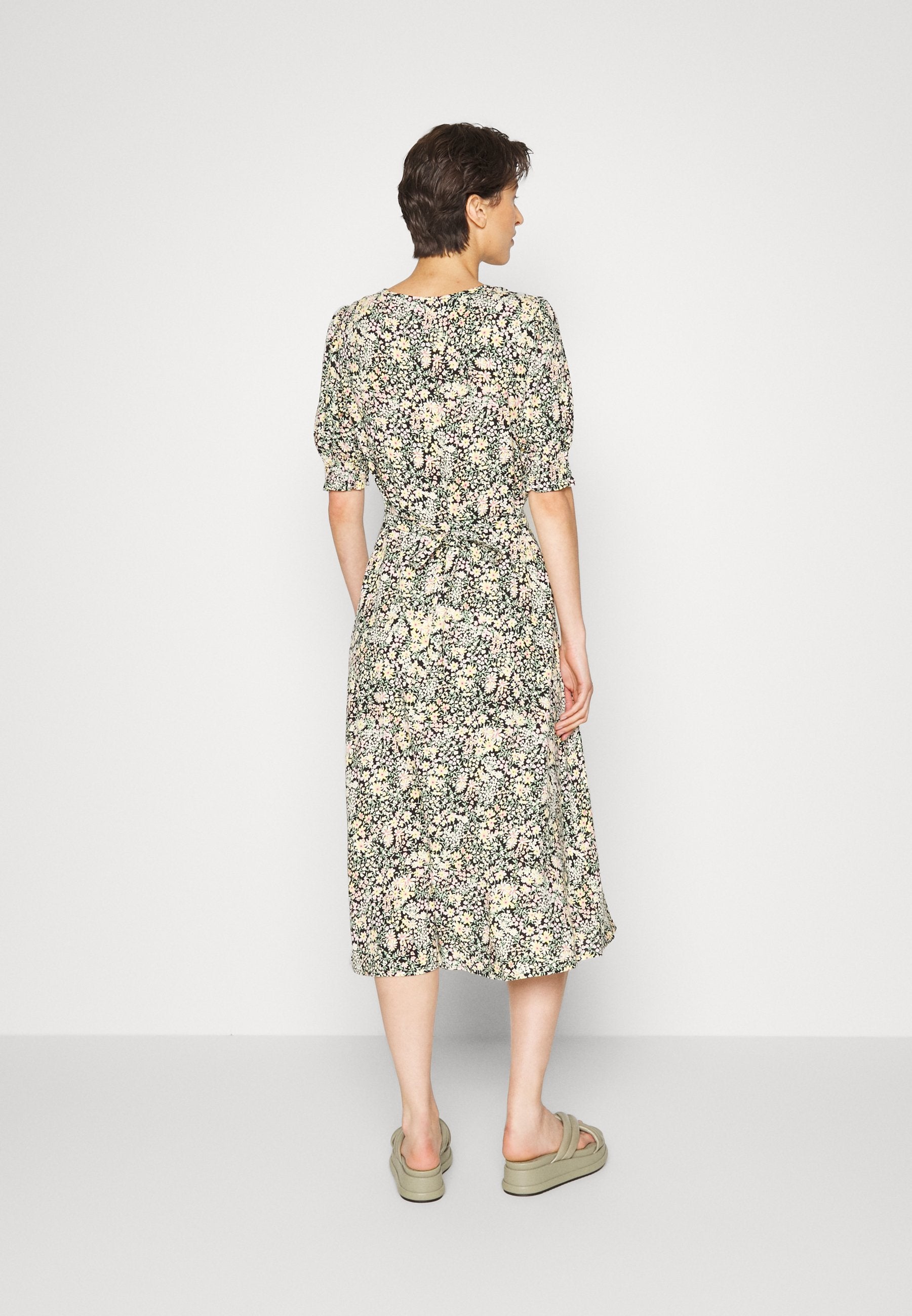 ONLFREDERIKKE V NECK BELT DRESS Media 4